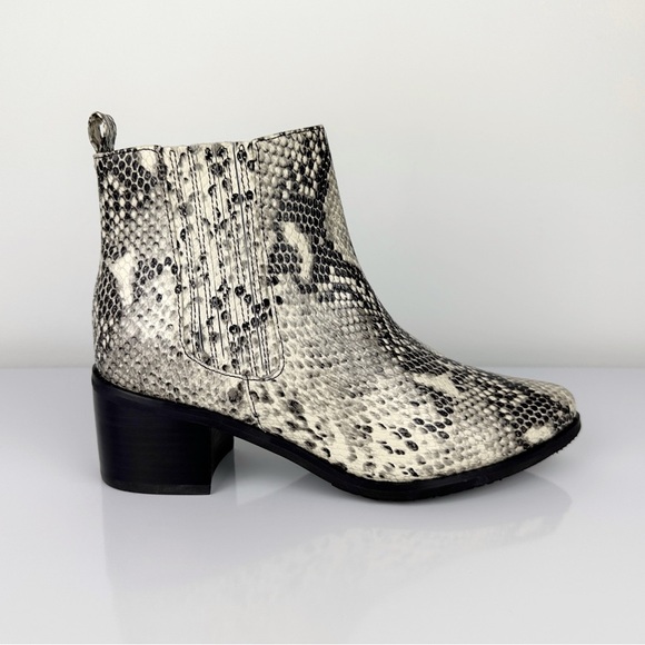 Blondo Women's Elvina Snake Print Leather Ankle Boots Gray Size 8.5 - Picture 3 of 11